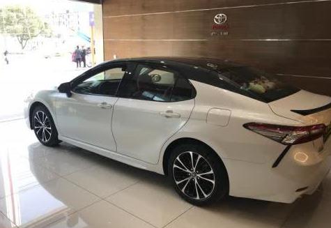 珍珠白车漆发黄最简单的处理妙招,极氪001新款白色车漆发黄怎么解决