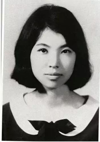 三毛：你是我们幻想的那片诗与远方，开在荒漠里的繁花，生日快乐