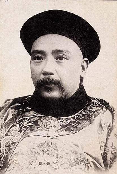 琚佷笘鍑氨浠讳腑鍗庢皯鍥藉ぇ鎬荤粺鐓х墖,琚佷笘鍑氨浠讳复鏃跺ぇ鎬荤粺鐨勮В璇磋瘝