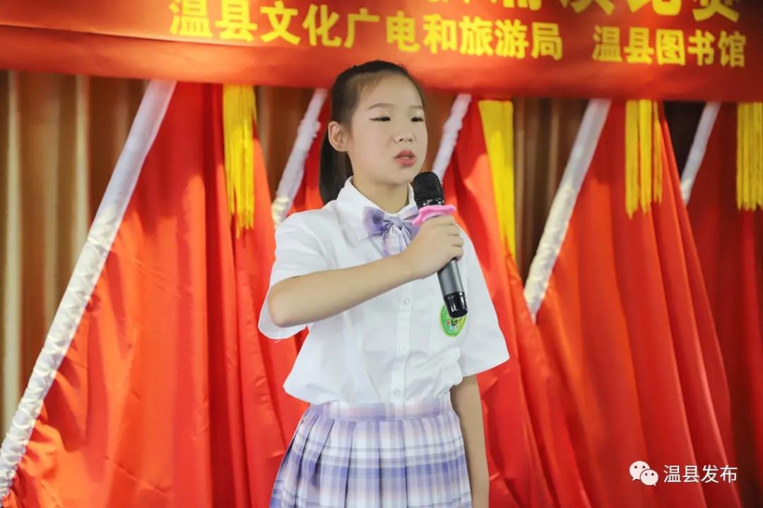 六岁孩子听感人朗诵,孩子朗读被感动