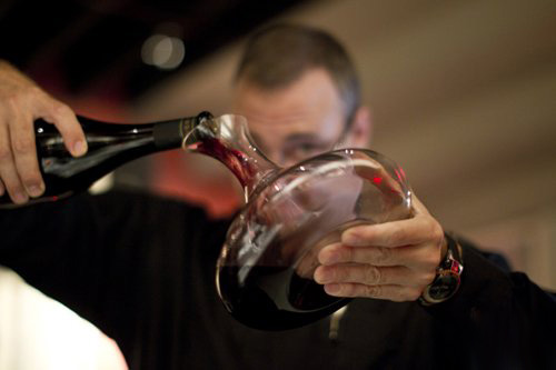 红酒怎么喝起来好涩,红酒口感涩的好还是不涩的好