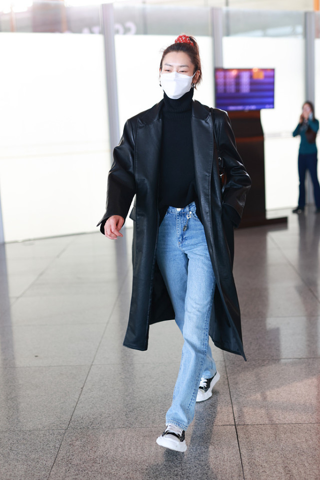 刘雯身高178的脚42码,刘雯的逆天长腿