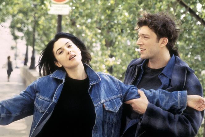 拥有祖传的神颜，进军时尚圈成新宠儿，老妈还是意大利性感女神