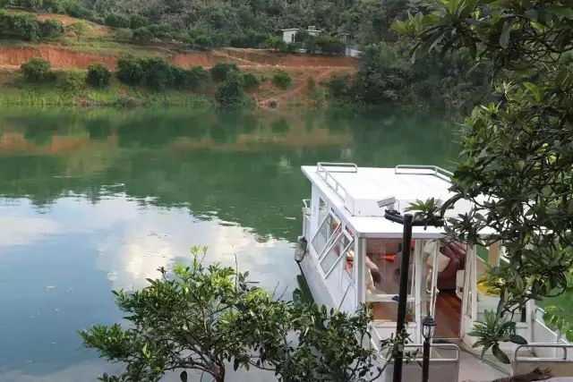 为钓鱼建房子,为了钓鱼在河边盖了房子