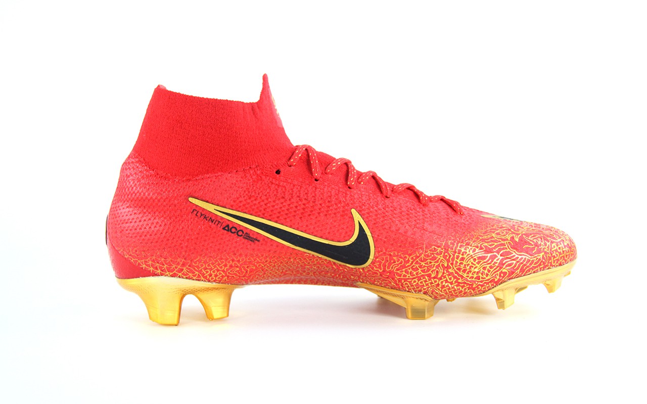 2018年cr7足球鞋天生领袖,中国金红色龙
