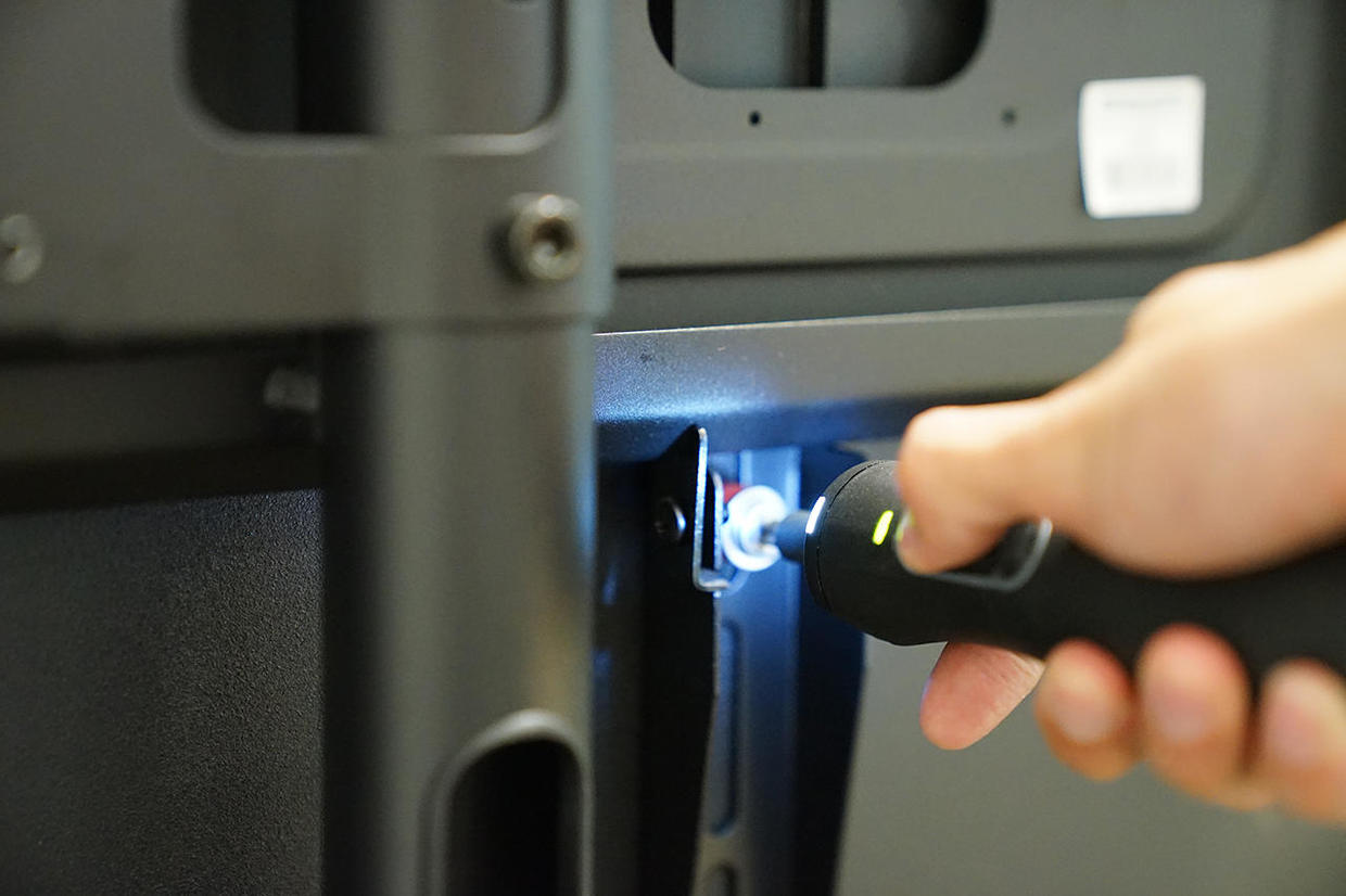 电动螺丝刀德国精工,电助力螺丝刀视频