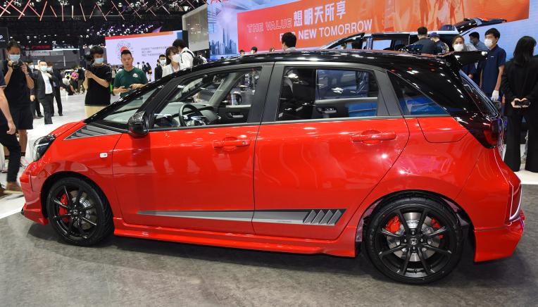 刚上市就降7000的本田飞度，性能犹如小钢炮，不比大*香众**吗？