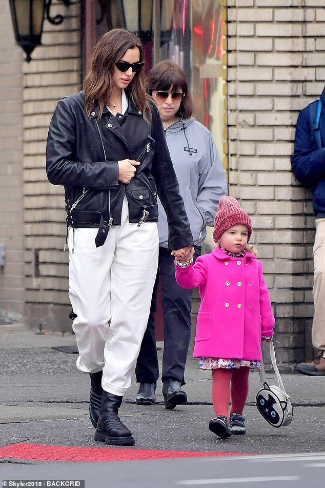 伊莲娜库珀惊艳写真,伊莲娜库珀街拍