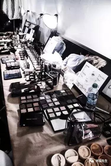 素人怎么去参加时装周走秀,素人怎么去时装周看秀