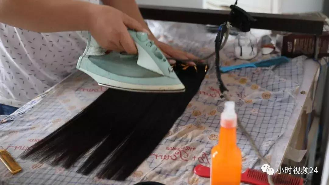 妈妈化疗女儿剪头发做假发,张大哥假发