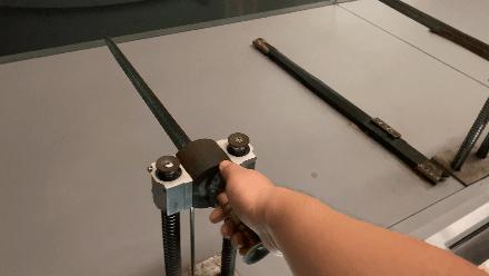 物开一刃为“刀”，两面*刃开**为“剑”，双刀相交为“剪”