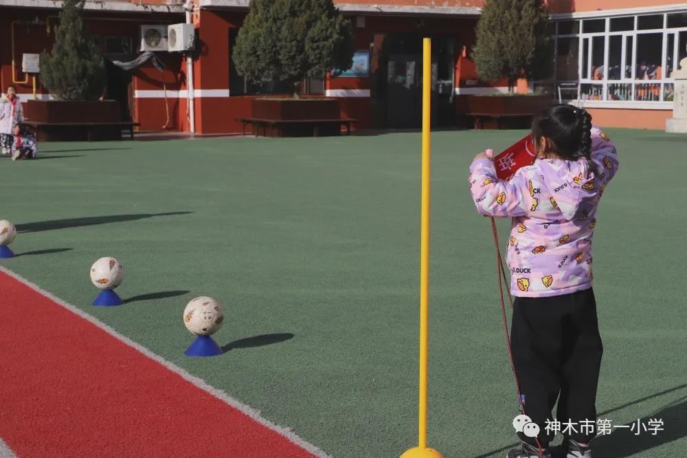神木第一小学拔河比赛,小学体育优质课简报