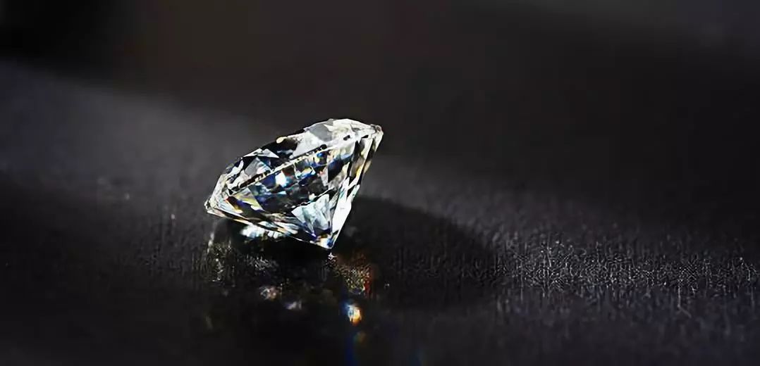 有的宝石璀璨闪亮有的却暗淡无光，你知道什么原因么？