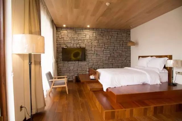 为钓鱼建房子,为了钓鱼在河边盖了房子