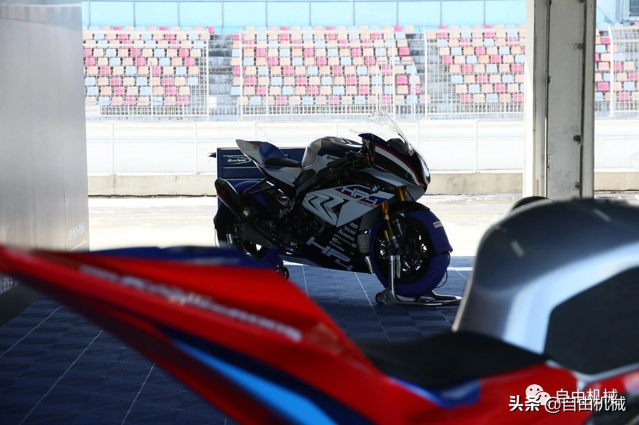 百万赛车为中国出战BMWHP4RACE正式披上五星战袍丨业界
