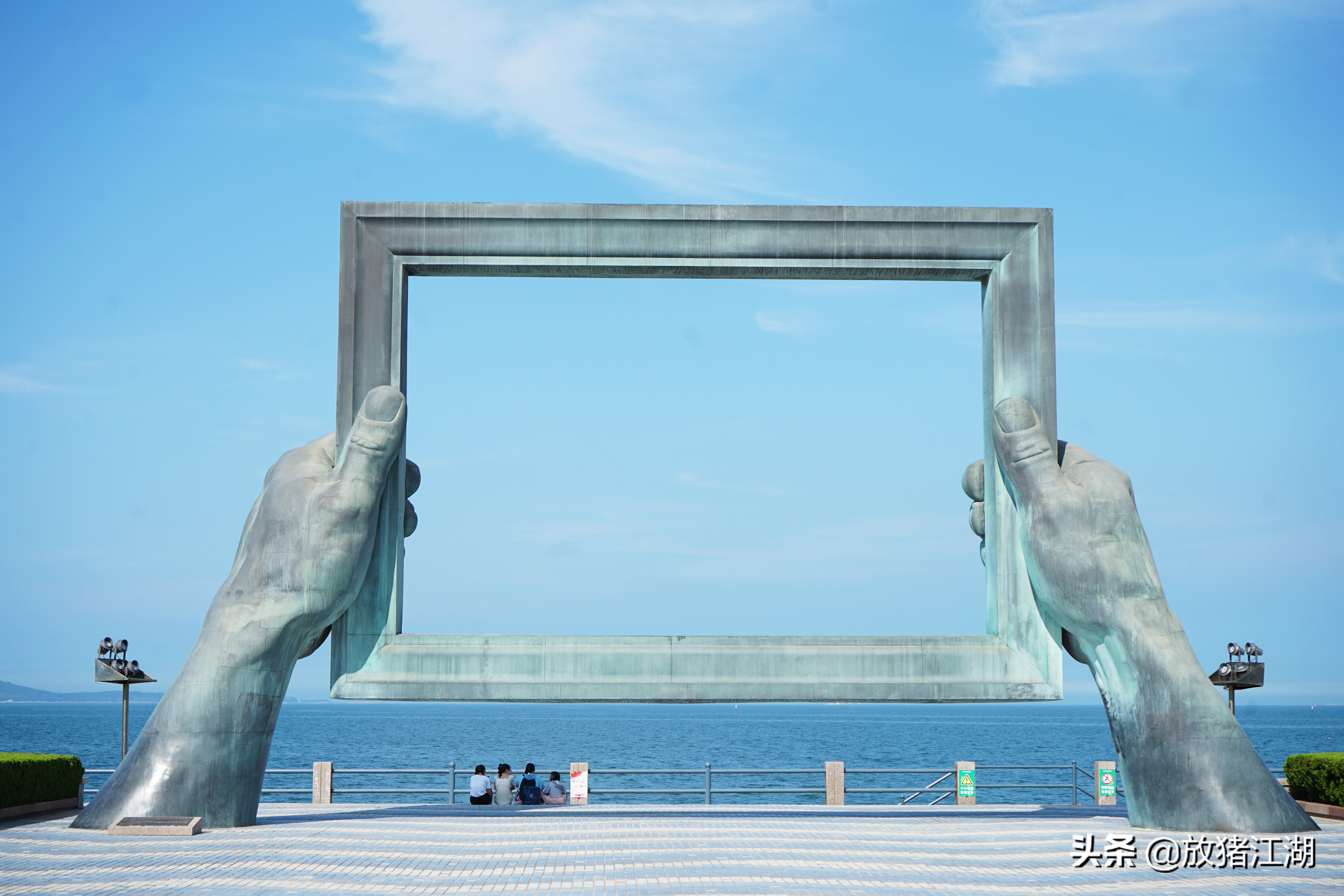 不要怀疑，威海公园中的这些木化石都是真品