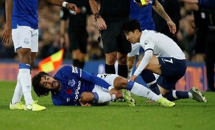 慎点铲球导致戈麦斯脚踝90度变形,戈麦斯断腿还能踢球吗