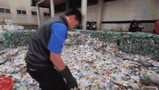 这位设计师给中国长脸了！他设计了一堆“垃圾”，却让……