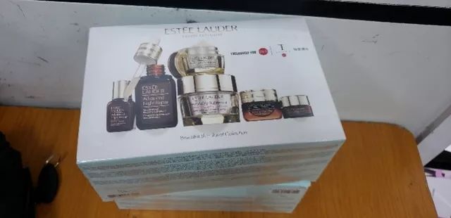 旅客行李箱塞满35瓶茅台入境被查,旅客入境带两箱洋垃圾被海关查获