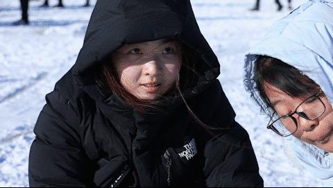 高校雪地双航母,哈尔滨一高校操场惊现双航母