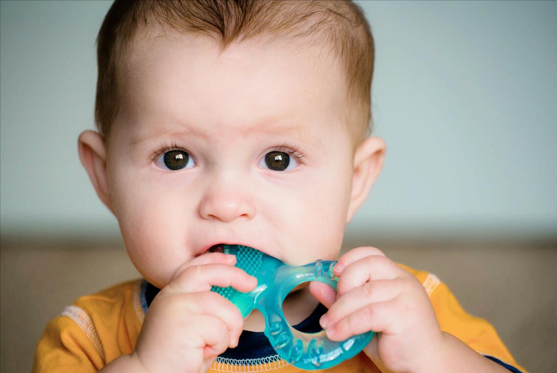 原来宝宝长牙这么难受,3个方法可缓解不适,家长早知道娃少受罪