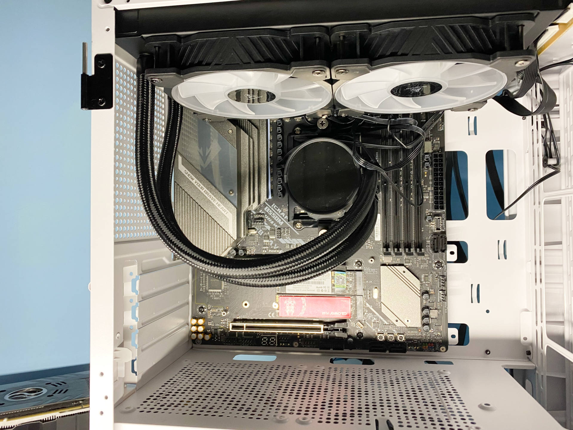 可以装240水冷的小机箱,一般什么配置电脑用水冷机箱