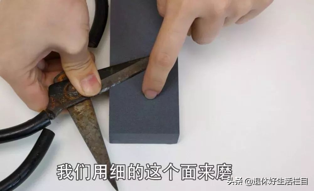 剪刀钝了怎么办简单又方便,剪刀变钝了怎么让它恢复