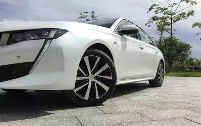 挤破头想当国产宝马X6?网友:画虎不成反类犬