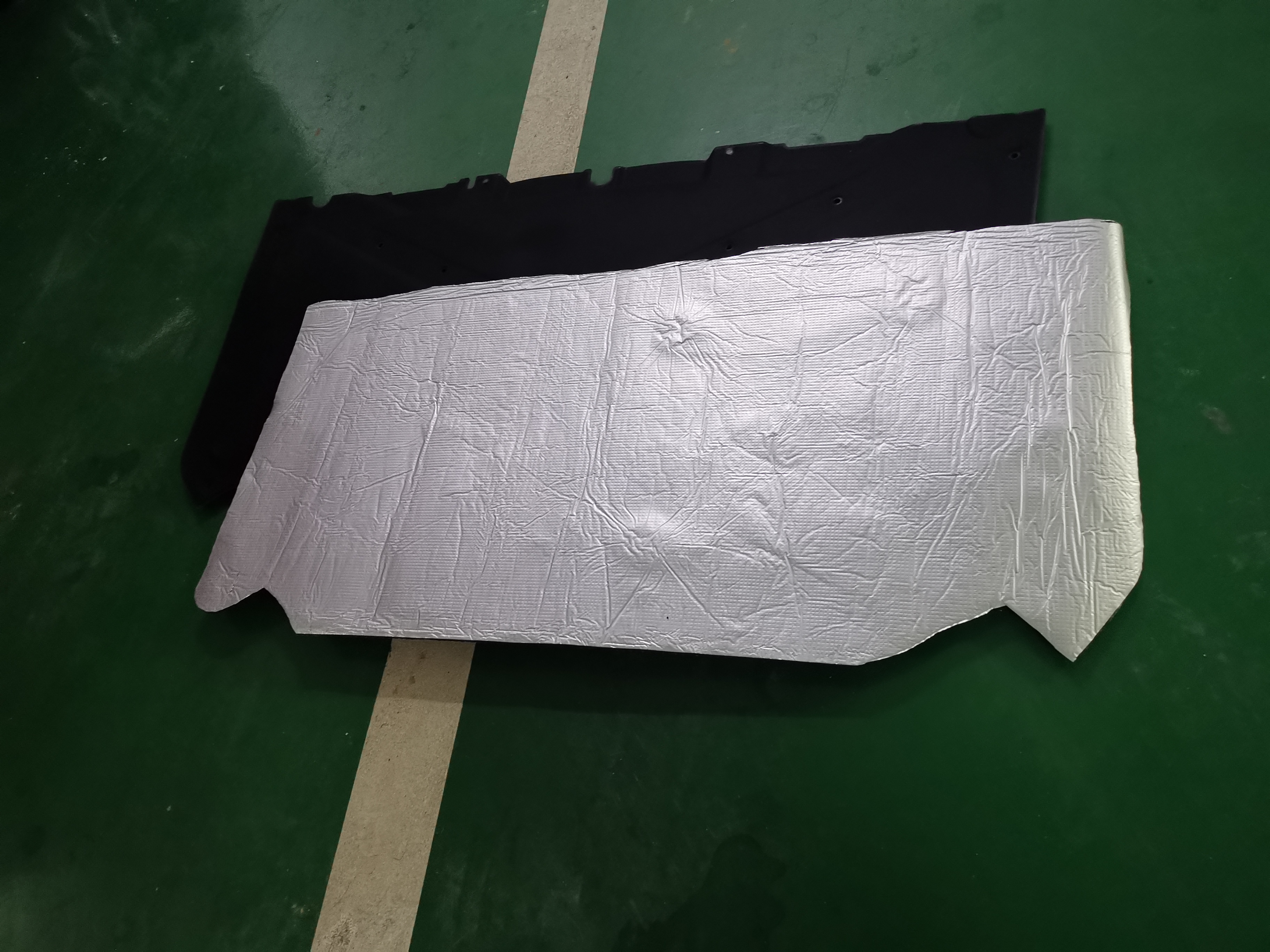 汽车引擎盖用什么隔音隔热材料好,给小轿车引擎盖上隔音棉的危害