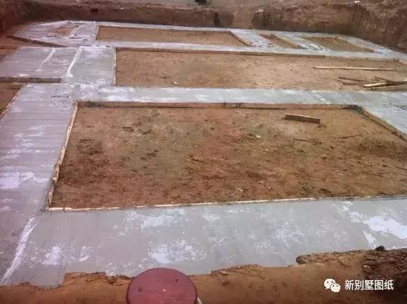 小伙盖三层农村别墅，占地150平米只花不到50万，你觉得怎么样？