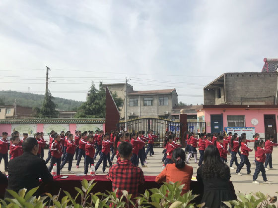 灞曞皯骞撮閲囨壃濂嬫枟涔嬮,灞曢潚鏄ラ閲囨壃杩愬姩绮剧