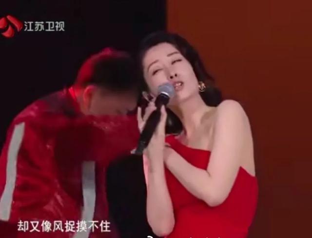 为了美，你愿意上麻药穿红色高跟鞋吗？