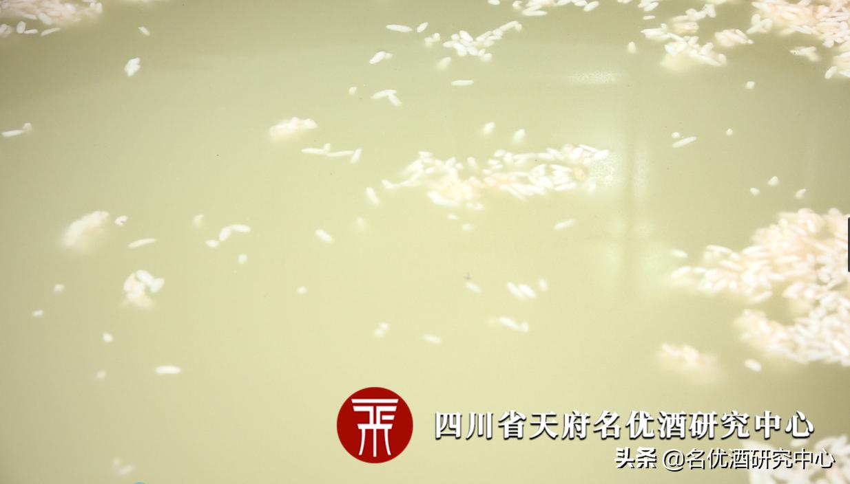 粮食酒苦涩味是什么原因,白酒有苦味是怎么处理