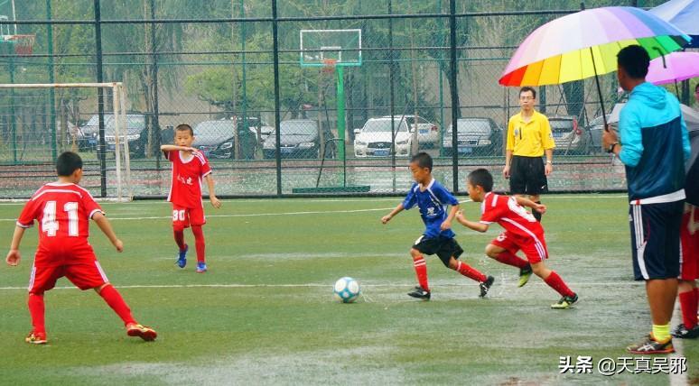 这又虐又暖的一幕，也许会让你喜欢上足球