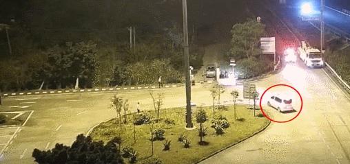 男子高速路弃车出走,二广高速男子弃车逃跑