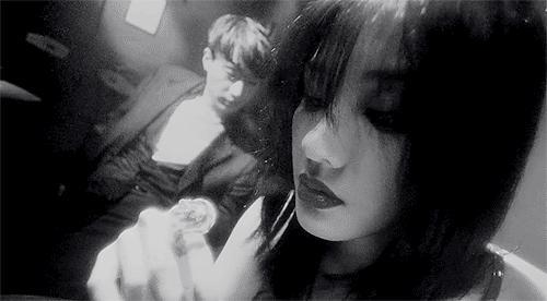 她是那个最会拍女人电影的王家卫的最新的王氏女郎