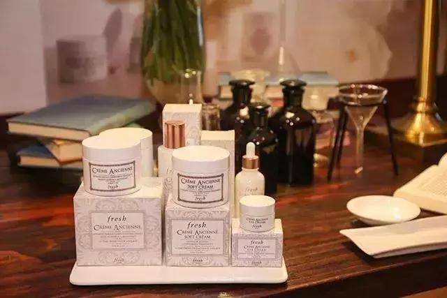 迪丽热巴变大妈,迪丽热巴美貌惊艳众人近期