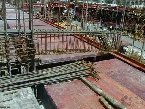 分布筋是直筋还是弯矩筋,负弯矩筋与分布筋需要满绑吗