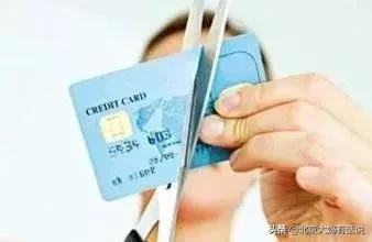 银行卡上这几个字要注意,银行卡上有这2个字要留心了