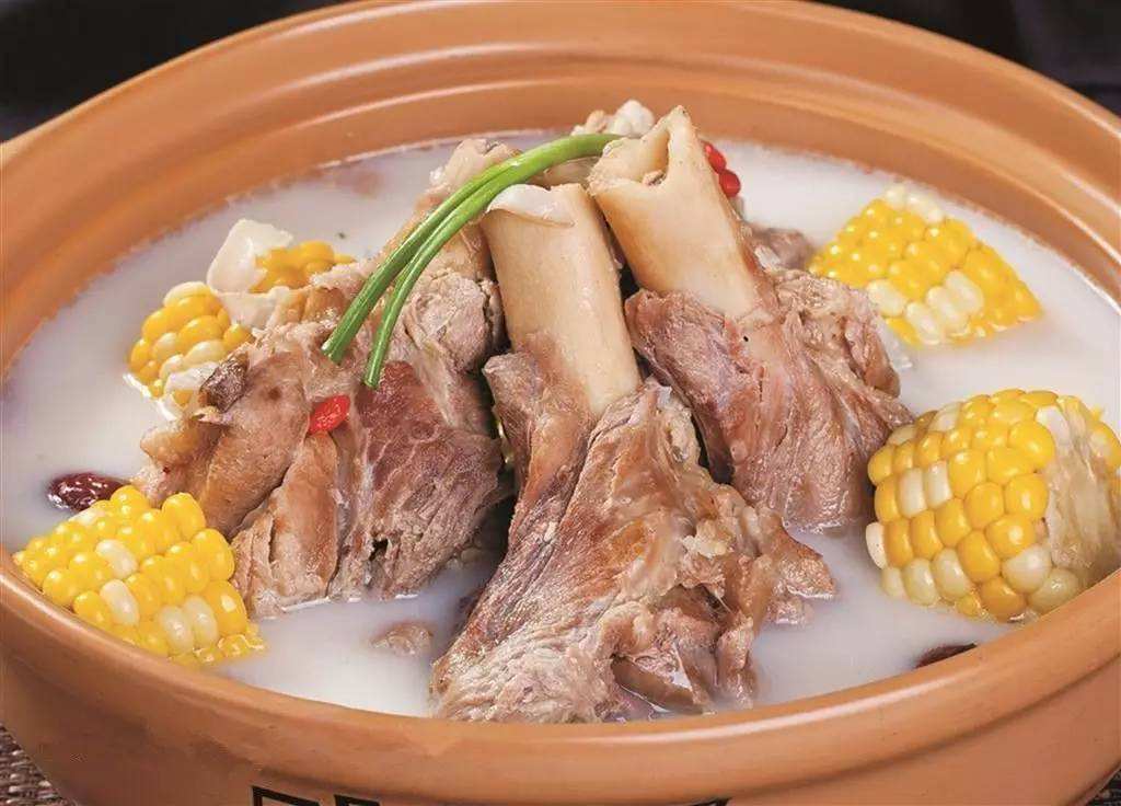 孩子脾胃虚用骨头炖汤放什么好,喝骨头汤伤脾胃吗