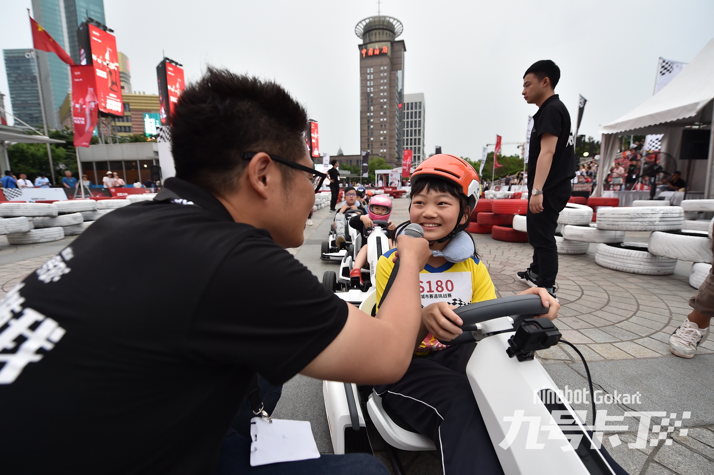 奔跑在CBD的九号卡丁车赛