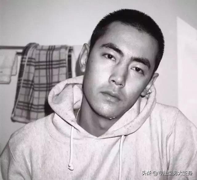 男生帅气发型痞帅,男生发型很酷很拽