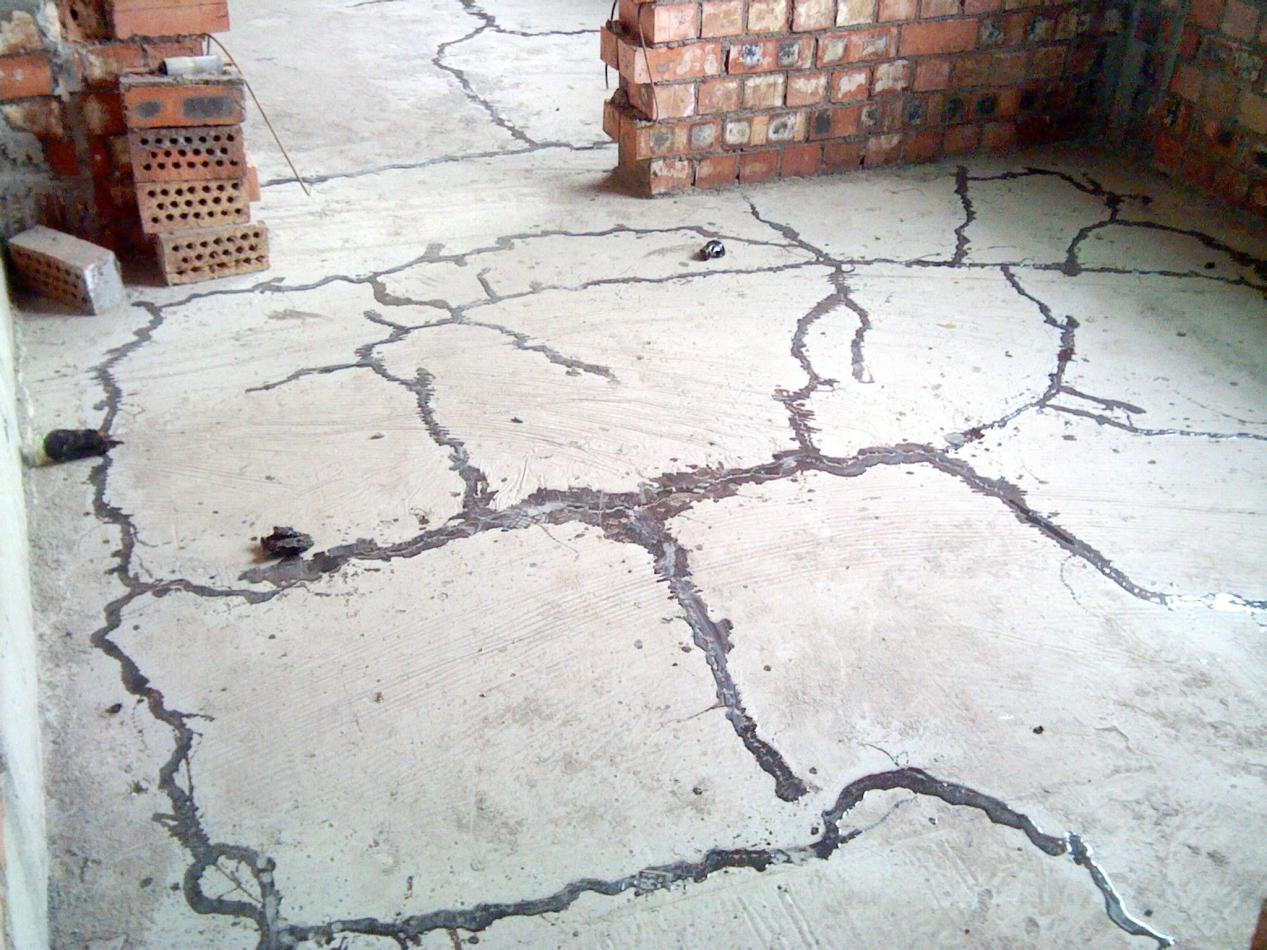 现浇楼板开裂怎么修,楼板开裂要求师傅重做可以吗