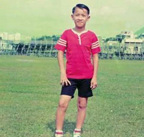 刘德华是香港明星足球队的成员吗,香港明星足球队刘德华踢球
