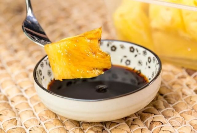 芒果蘸酱油的最佳吃法,芒果蘸辣椒是哪里的吃法