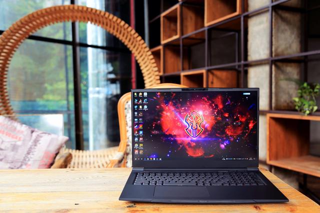 把台式机配件装在笔记本中的体验，火影巴雷特B9上手