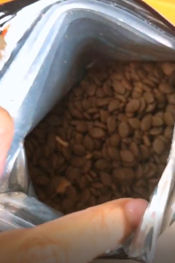 带冻干的猫粮好还是不带的好,冻干猫粮评测