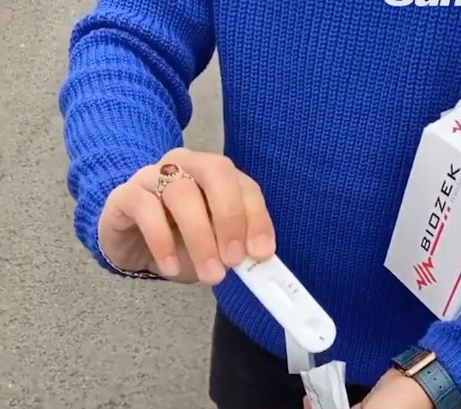 英国男子气冲冲驱车4小时*市黑**交易试剂盒碰上假货“口吐芬芳”