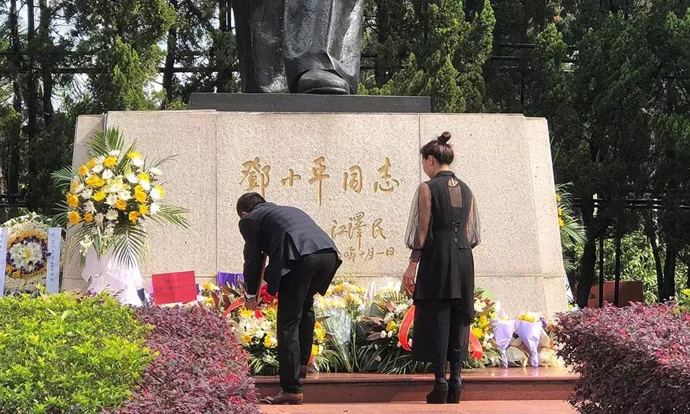 巨邦清明献花丨人间四月无心芳菲，上山看总设计师改革大步豪迈