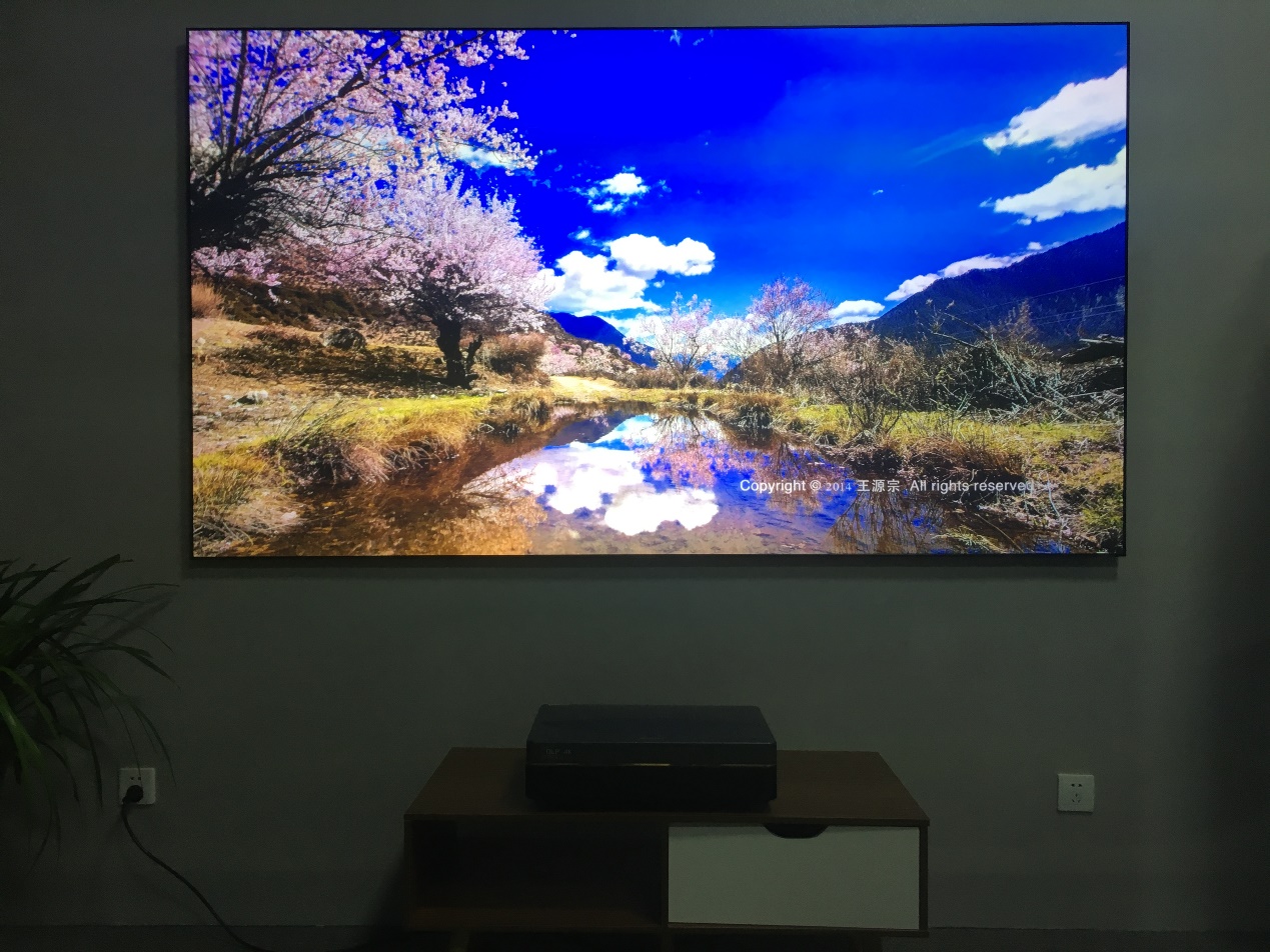 长虹复古7寸电视评测,长虹激光电视V8S操作演示